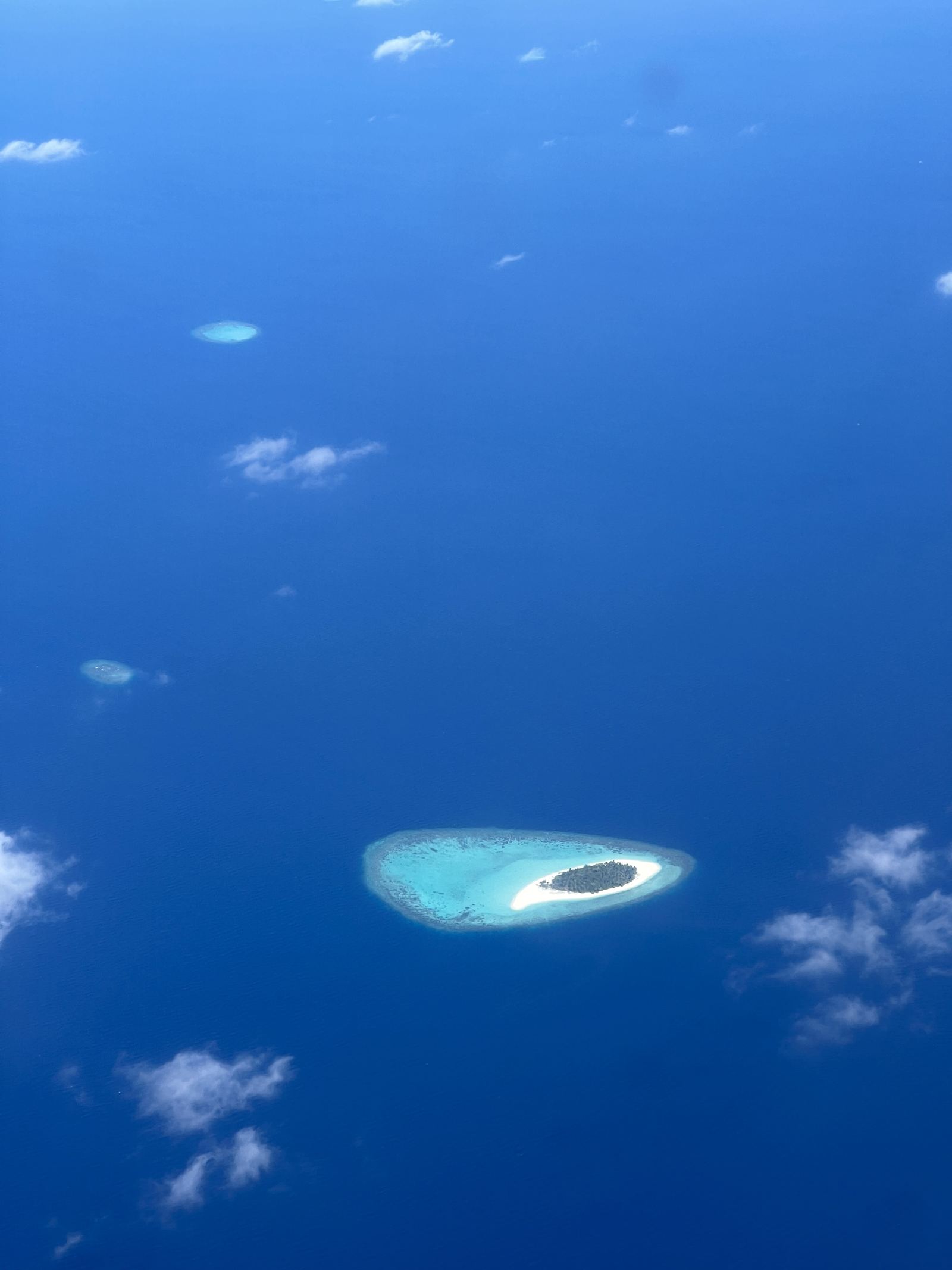 The island and its reef seen from the air on the approach