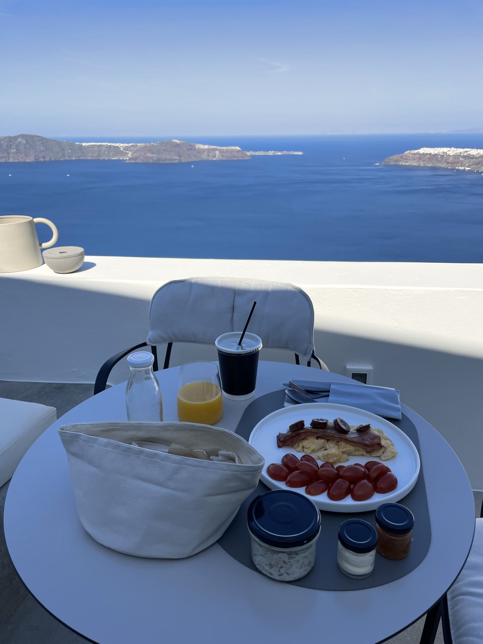 Breakfast on a round table above the caldera